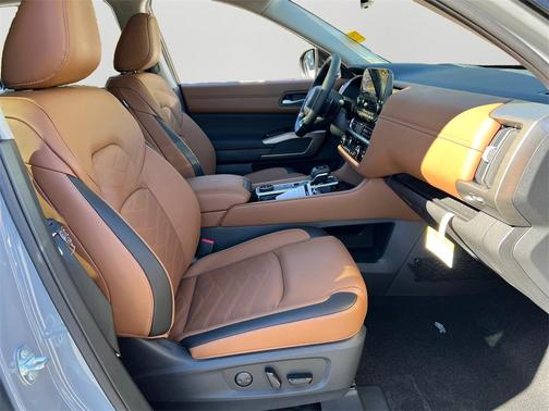 2025 Nissan Pathfinder Platinum 4WD
