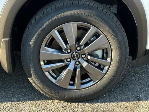 2025 Nissan Pathfinder SV 4WD