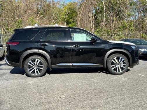 2025 Nissan Pathfinder Platinum 4WD