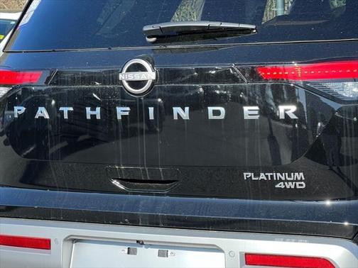 2025 Nissan Pathfinder Platinum 4WD