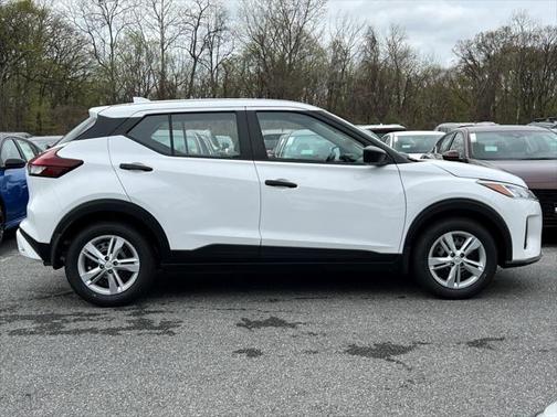 2025 Nissan Kicks S