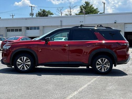 2022 Nissan Pathfinder SL 4WD