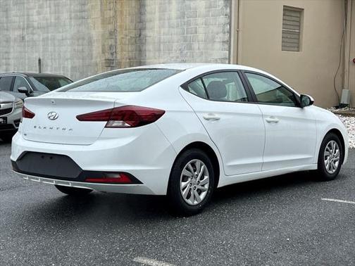 2020 Hyundai ELANTRA SE