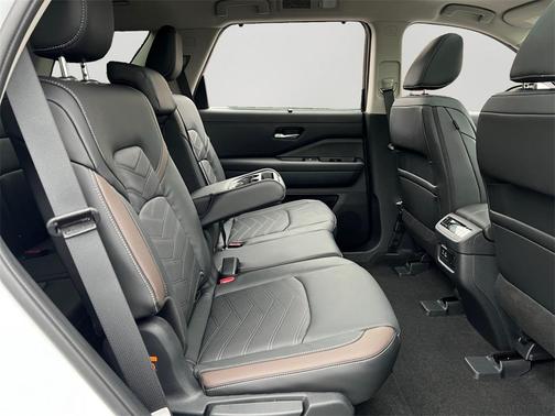 2025 Nissan Pathfinder Platinum 4WD