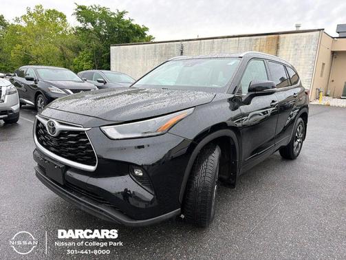 Midnight Black Metallic 2022 Toyota Highlander XLE