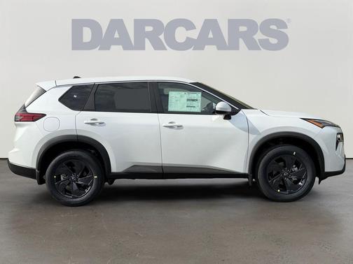 Everest White Pearl Tricoat 2026 Nissan Rogue SV