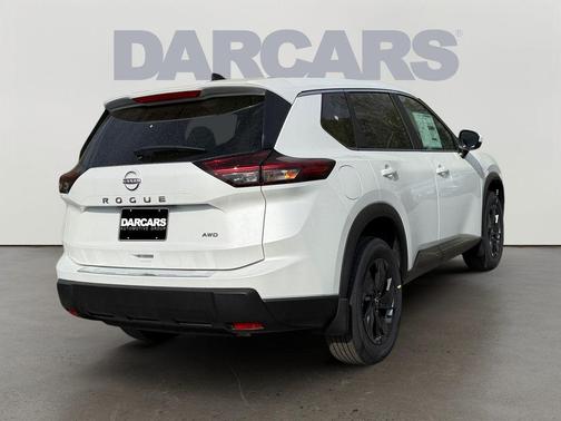Everest White Pearl Tricoat 2026 Nissan Rogue SV