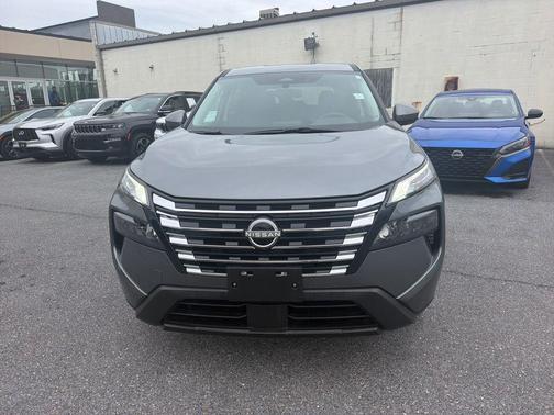 Gun Metallic 2025 Nissan Rogue SV