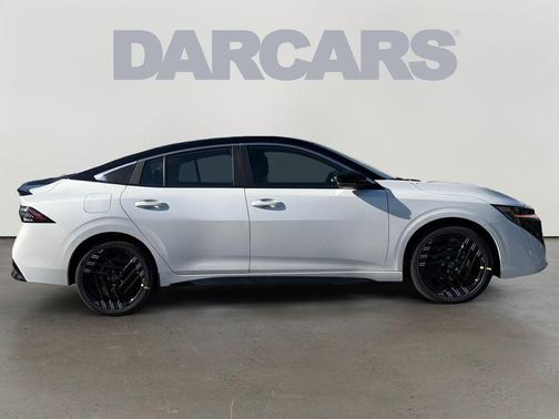 Aspen White Tricoat/Super Black 2026 Nissan Sentra SR