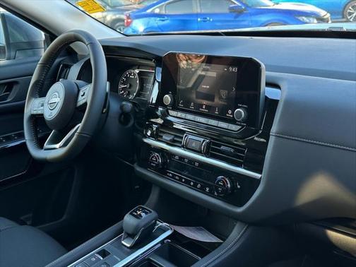 2025 Nissan Pathfinder SV 4WD