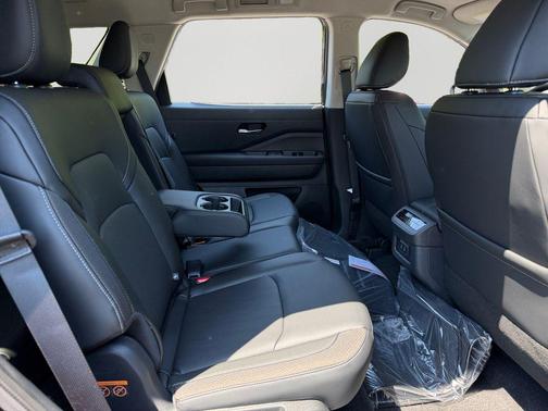 Super Black 2026 Nissan Pathfinder SL