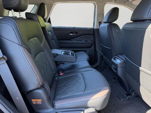 Super Black 2026 Nissan Pathfinder Platinum