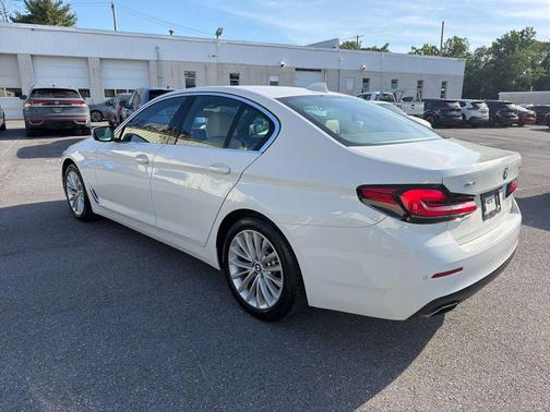 Alpine White 2022 BMW 530 i xDrive