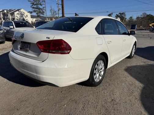 2014 Volkswagen Passat 1.8T S