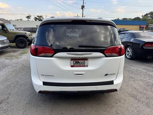 2017 Chrysler Pacifica Hybrid Platinum
