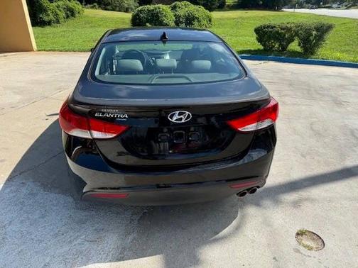 2013 Hyundai ELANTRA SE