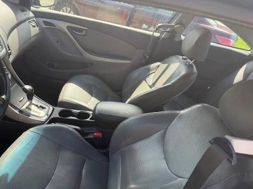 2013 Hyundai ELANTRA SE
