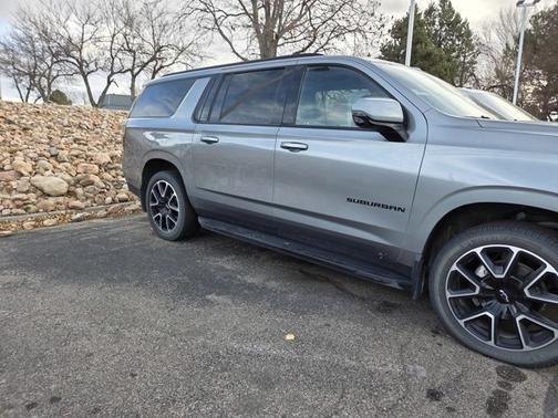 2023 Chevrolet Suburban RST