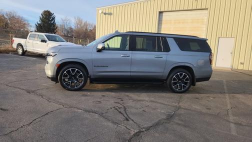 2023 Chevrolet Suburban RST