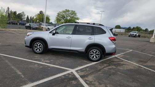 Ice Silver Metallic 2019 Subaru Forester PREMIUM
