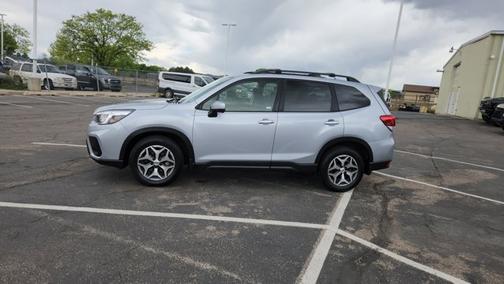 Ice Silver Metallic 2019 Subaru Forester PREMIUM