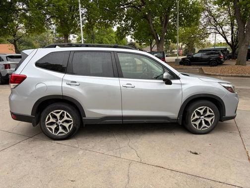 Ice Silver Metallic 2019 Subaru Forester PREMIUM