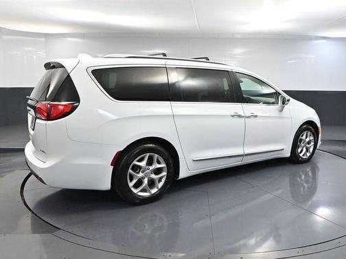 Bright White Clearcoat 2020 Chrysler Pacifica Limited