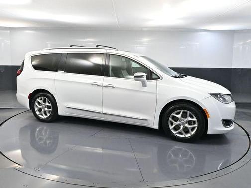 Bright White Clearcoat 2020 Chrysler Pacifica Limited