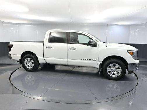 Glacier White 2018 Nissan Titan SV