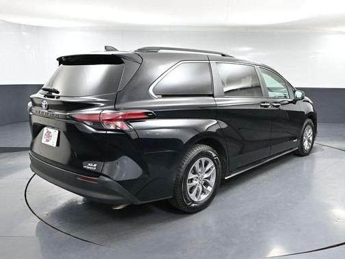 2021 Toyota Sienna XLE