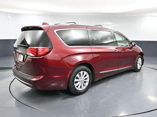 2018 Chrysler Pacifica Touring-L