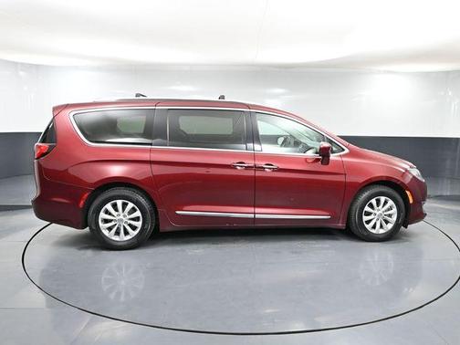 2018 Chrysler Pacifica Touring-L