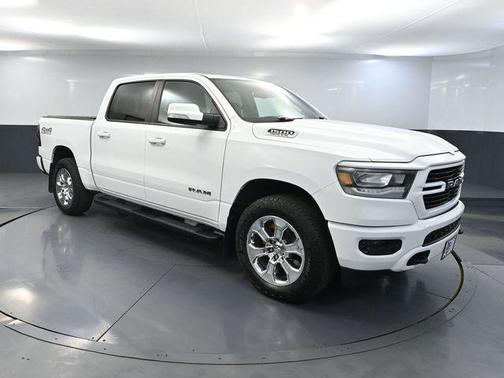 Bright White Clearcoat 2019 RAM 1500 Big Horn