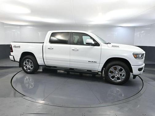 Bright White Clearcoat 2019 RAM 1500 Big Horn