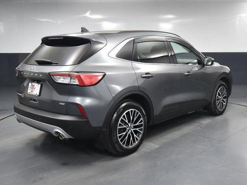 2022 Ford Escape PHEV Titanium