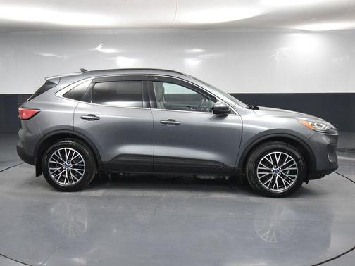 2022 Ford Escape PHEV Titanium