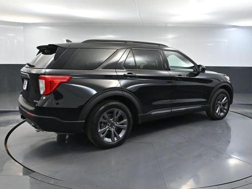 Agate Black Metallic 2024 Ford Explorer XLT