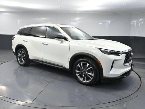 Majestic White 2023 INFINITI QX60 Luxe