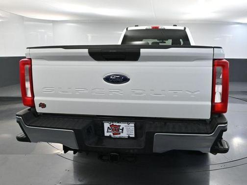 Oxford White 2024 Ford F-350 XLT