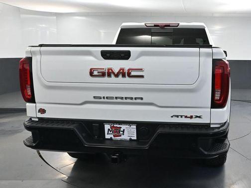 Summit White 2023 GMC Sierra 1500 AT4X