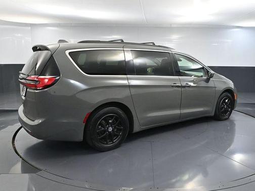 2022 Chrysler Pacifica Touring-L
