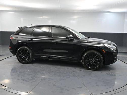 Infinite Black Metallic 2025 Lincoln Corsair Reserve