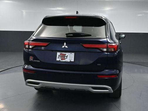 Cosmic Blue Metallic 2024 Mitsubishi Outlander SE