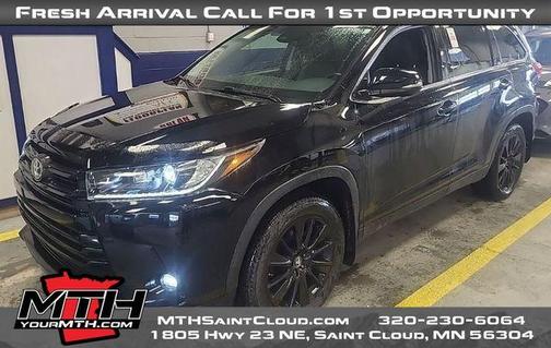 Midnight Black Metallic 2019 Toyota Highlander XLE