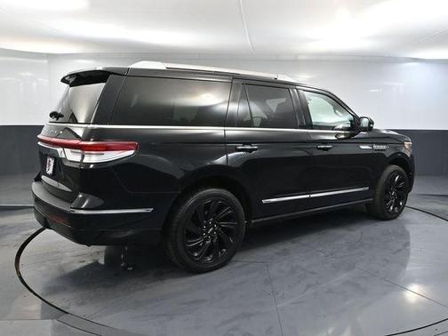 Infinite Black Metallic 2024 Lincoln Navigator Reserve
