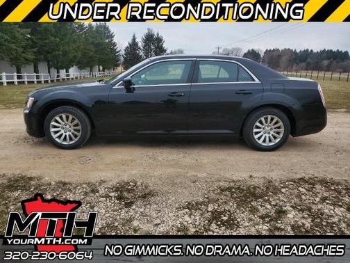 Photo 5 of 13 of 2014 Chrysler 300 Base