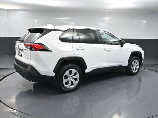 Ice 2025 Toyota RAV4 LE