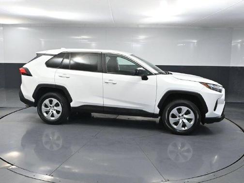 Ice 2025 Toyota RAV4 LE