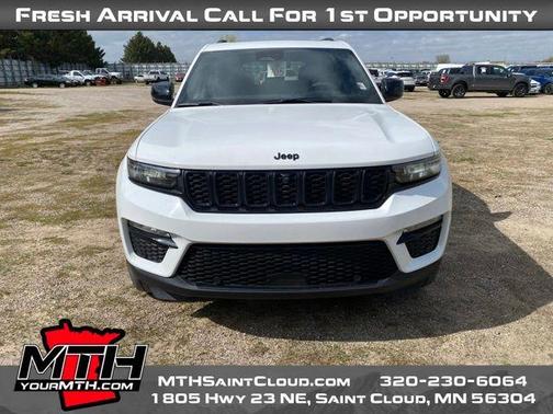 Bright White Clearcoat 2024 Jeep Grand Cherokee Limited