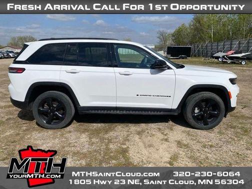 Bright White Clearcoat 2024 Jeep Grand Cherokee Limited